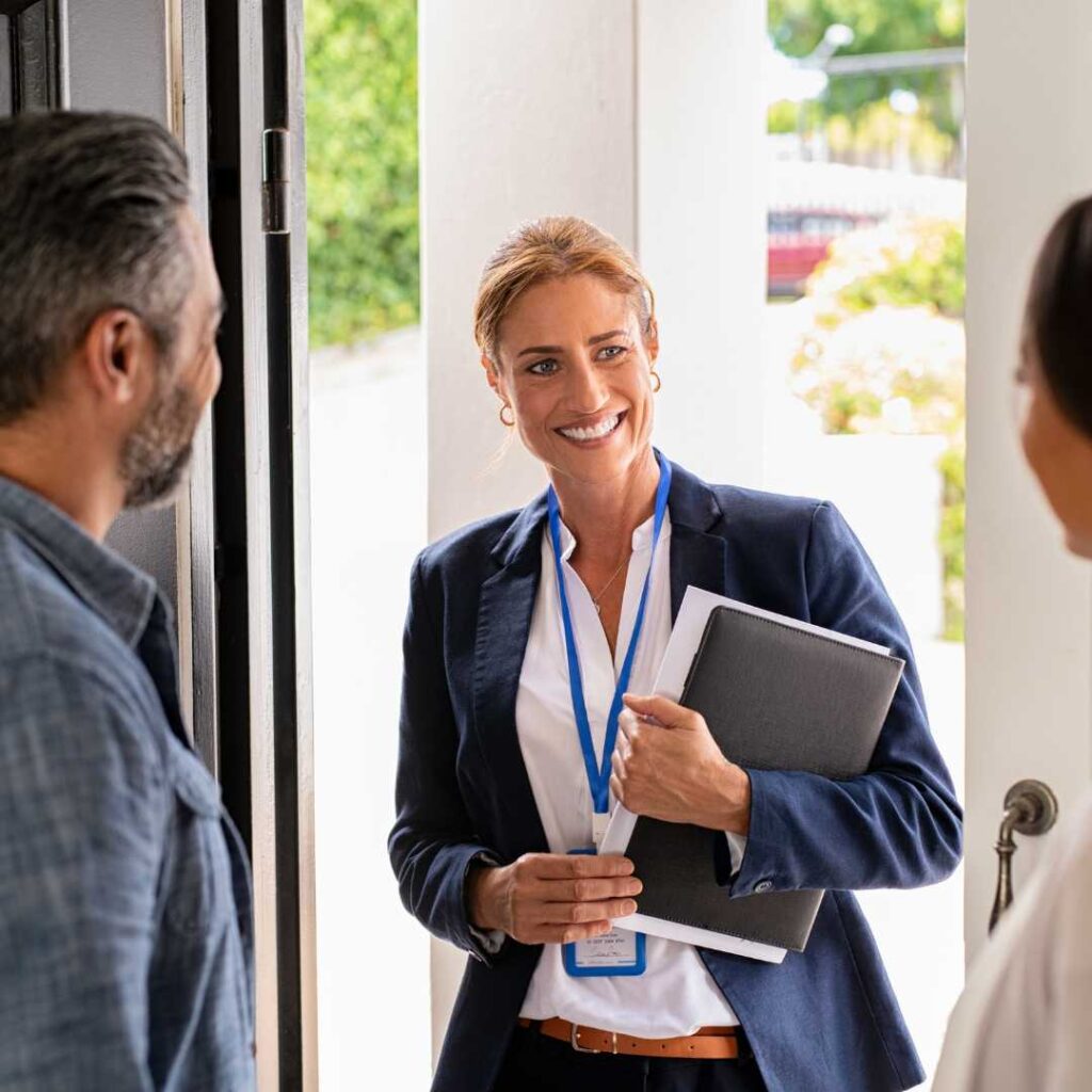 A dietitian meets with their clients.